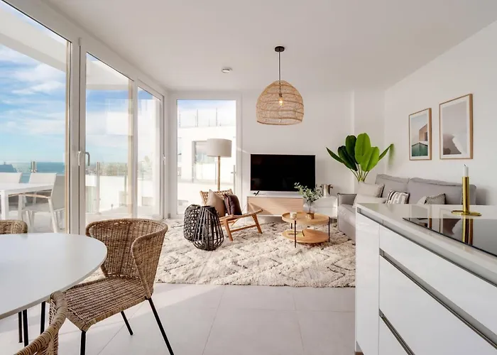 Bayview Hills, Luxury 2 Bedroom Apartment