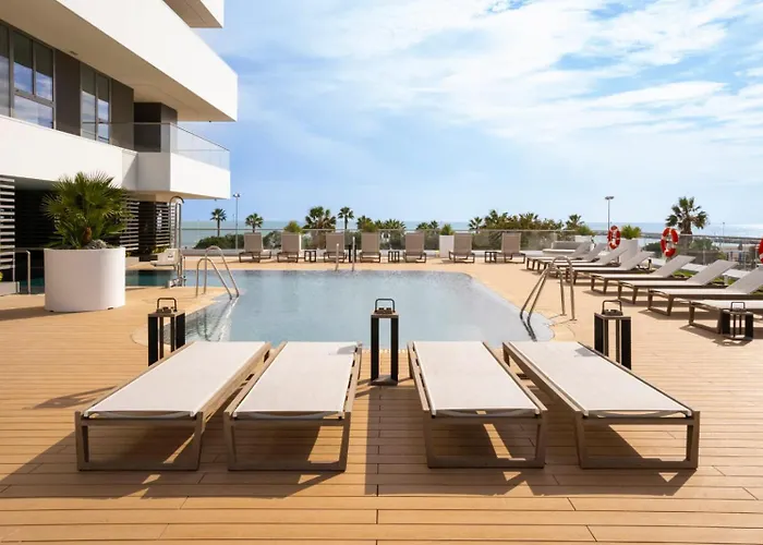-Malagasunapts-Tower Living Sea Views Pool Gym Park
