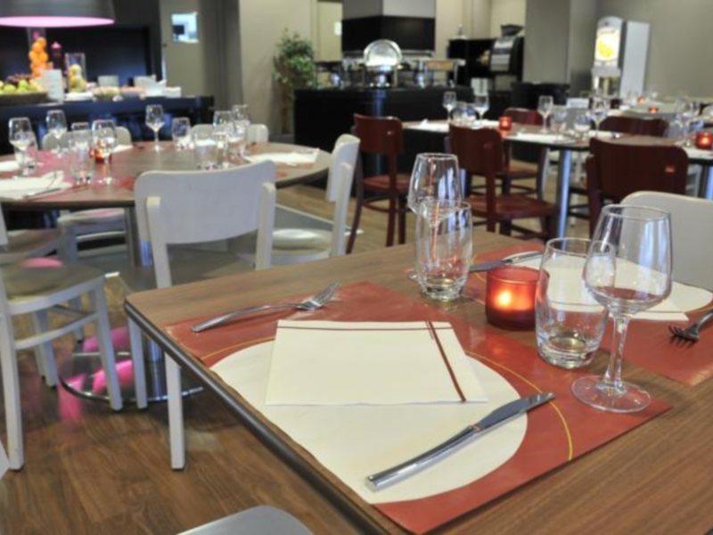 Travelodge Airport 3*