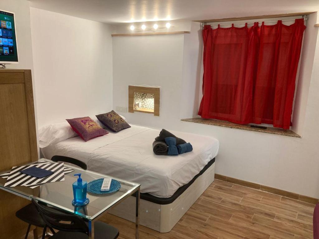 Malagueña Salerosa - Casa Mata De 1 A 4 Con Terraza O Patio Propio Apartamento