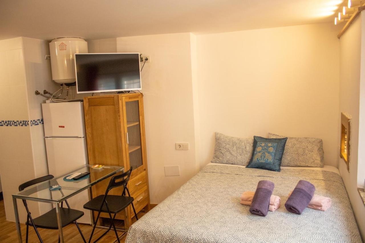 Malagueña Salerosa - Casa Mata De 1 A 4 Con Terraza O Patio Propio Apartamento