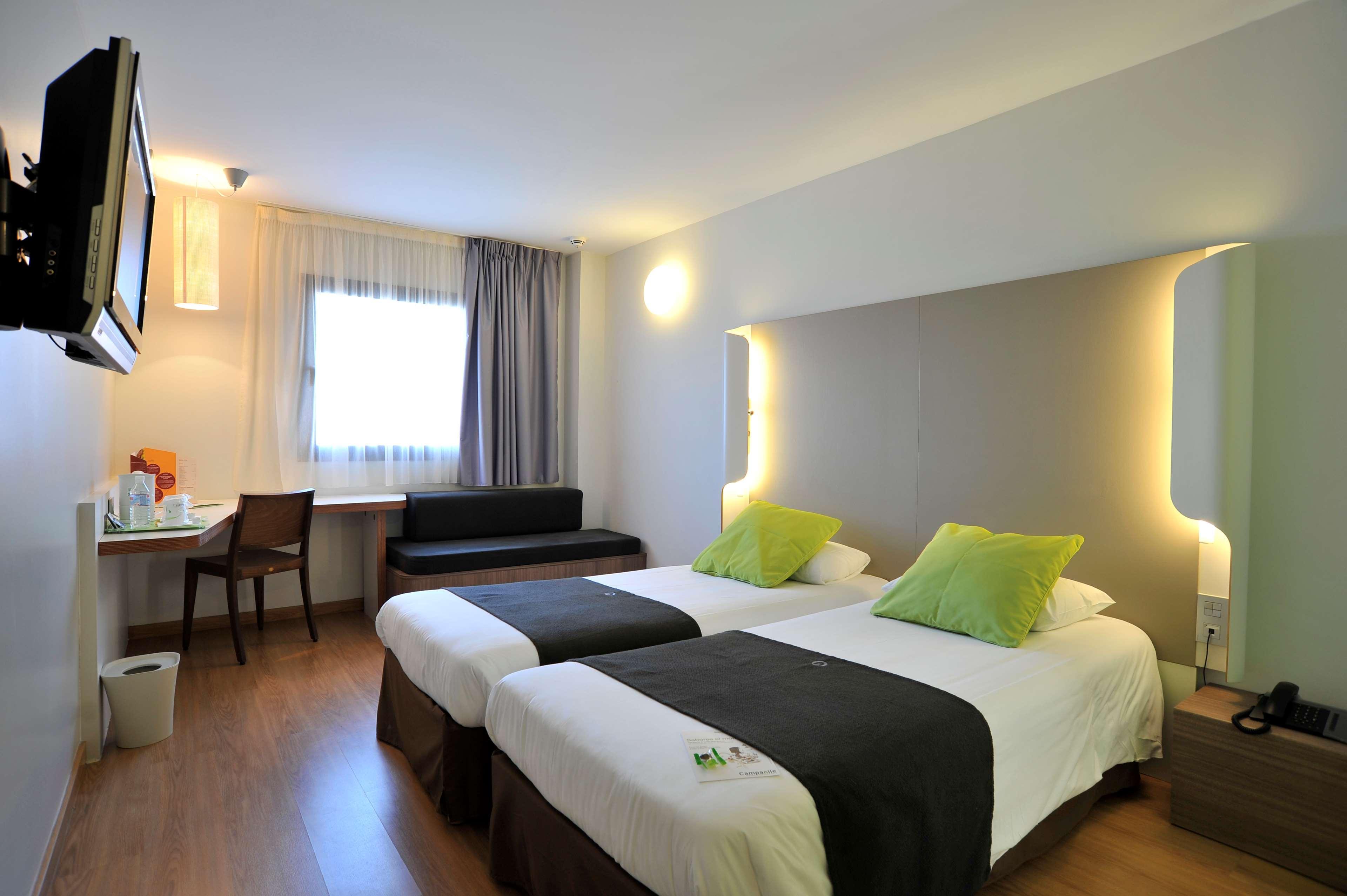 Travelodge Airport 3*