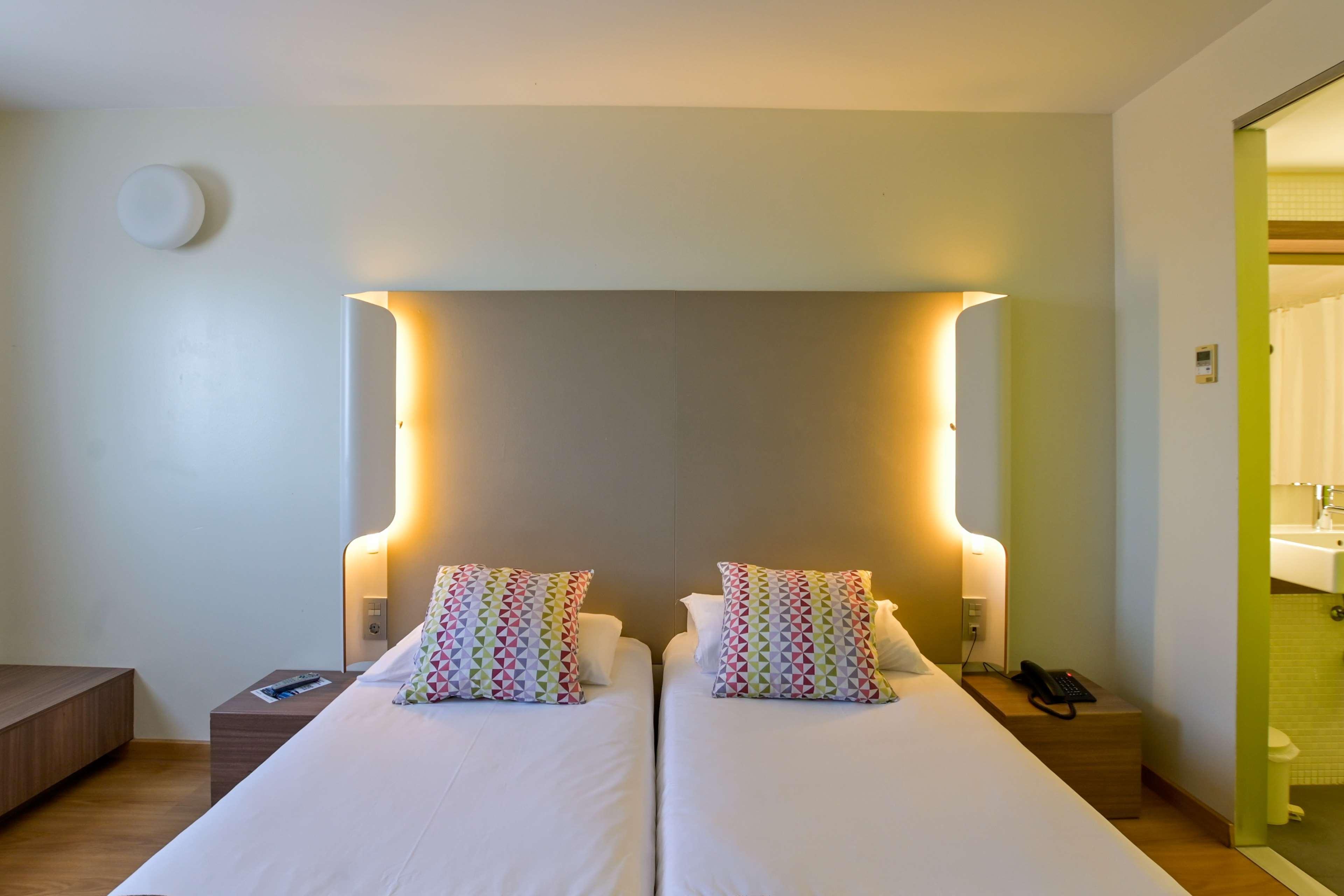 Travelodge Airport Hotel 3*