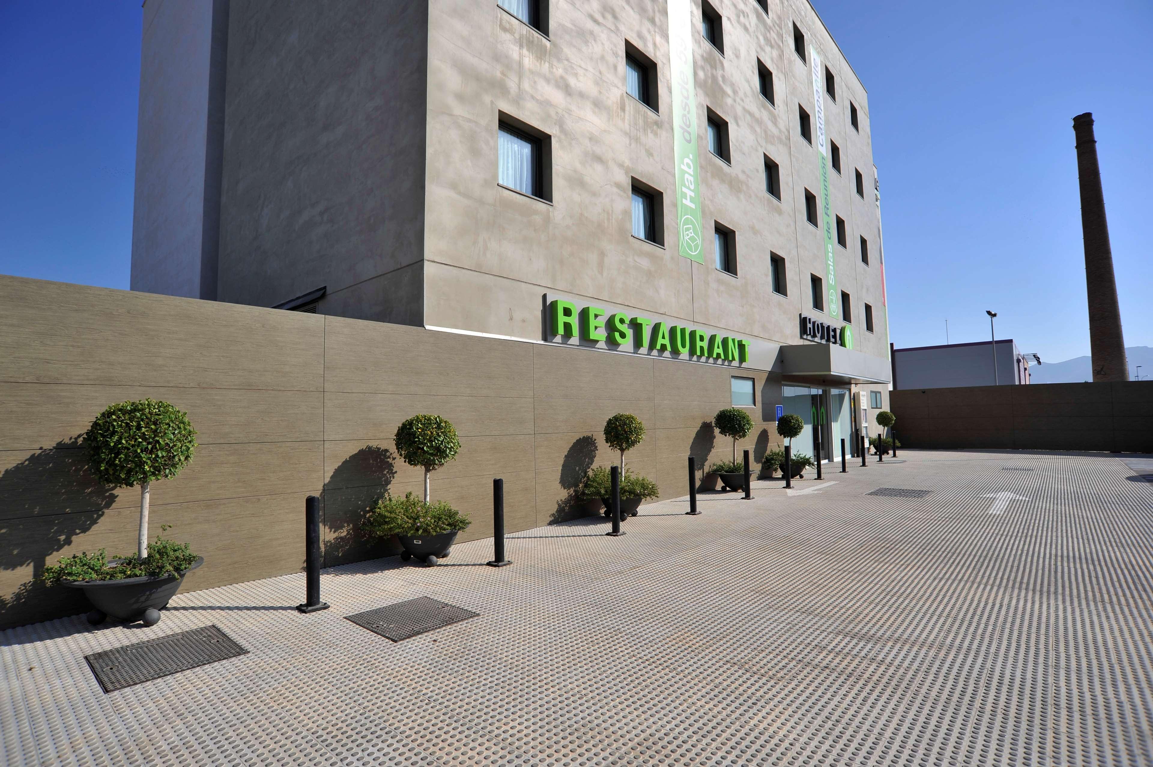 Travelodge Airport Hotel 3*