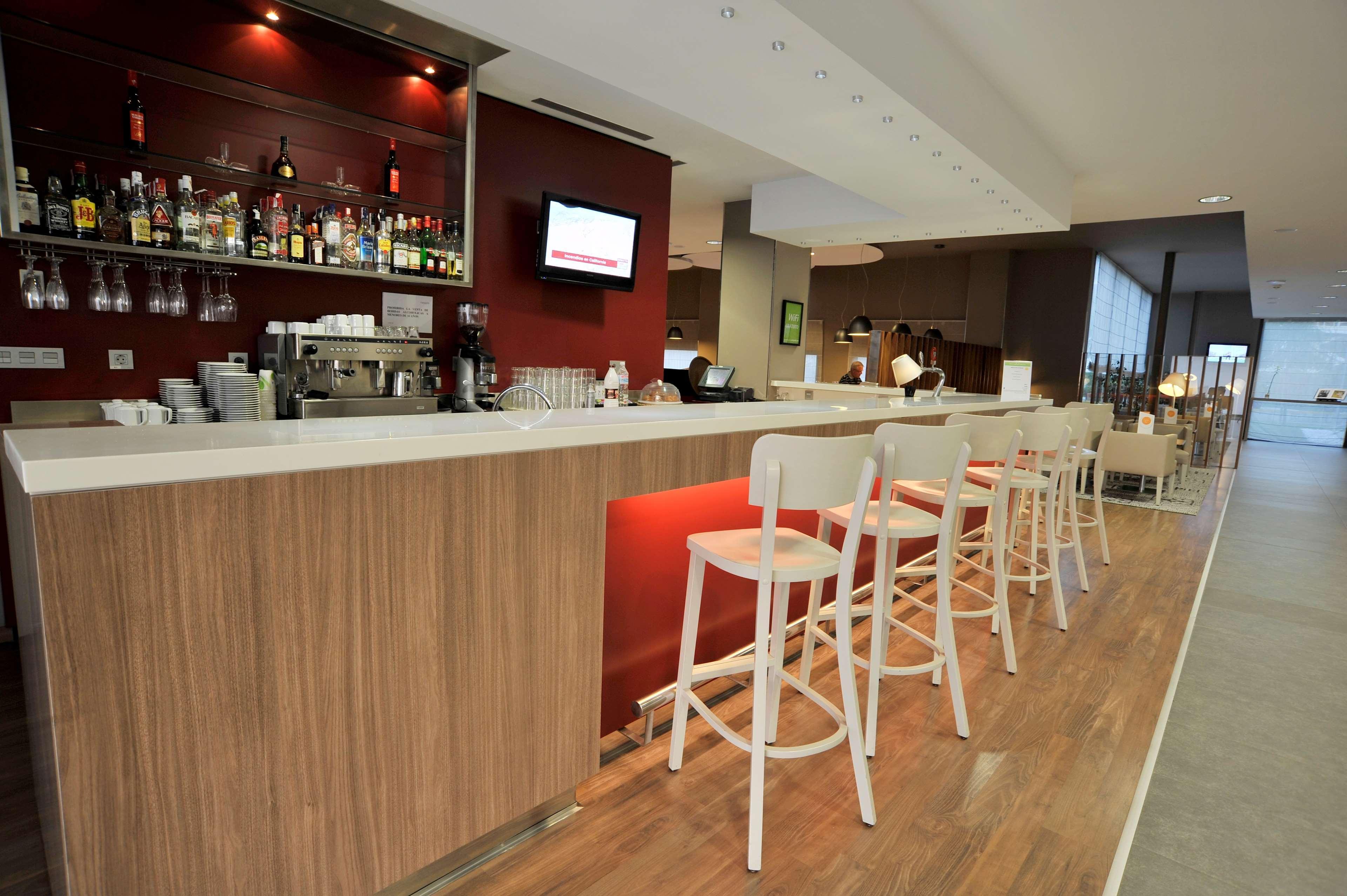 Travelodge Airport 3*