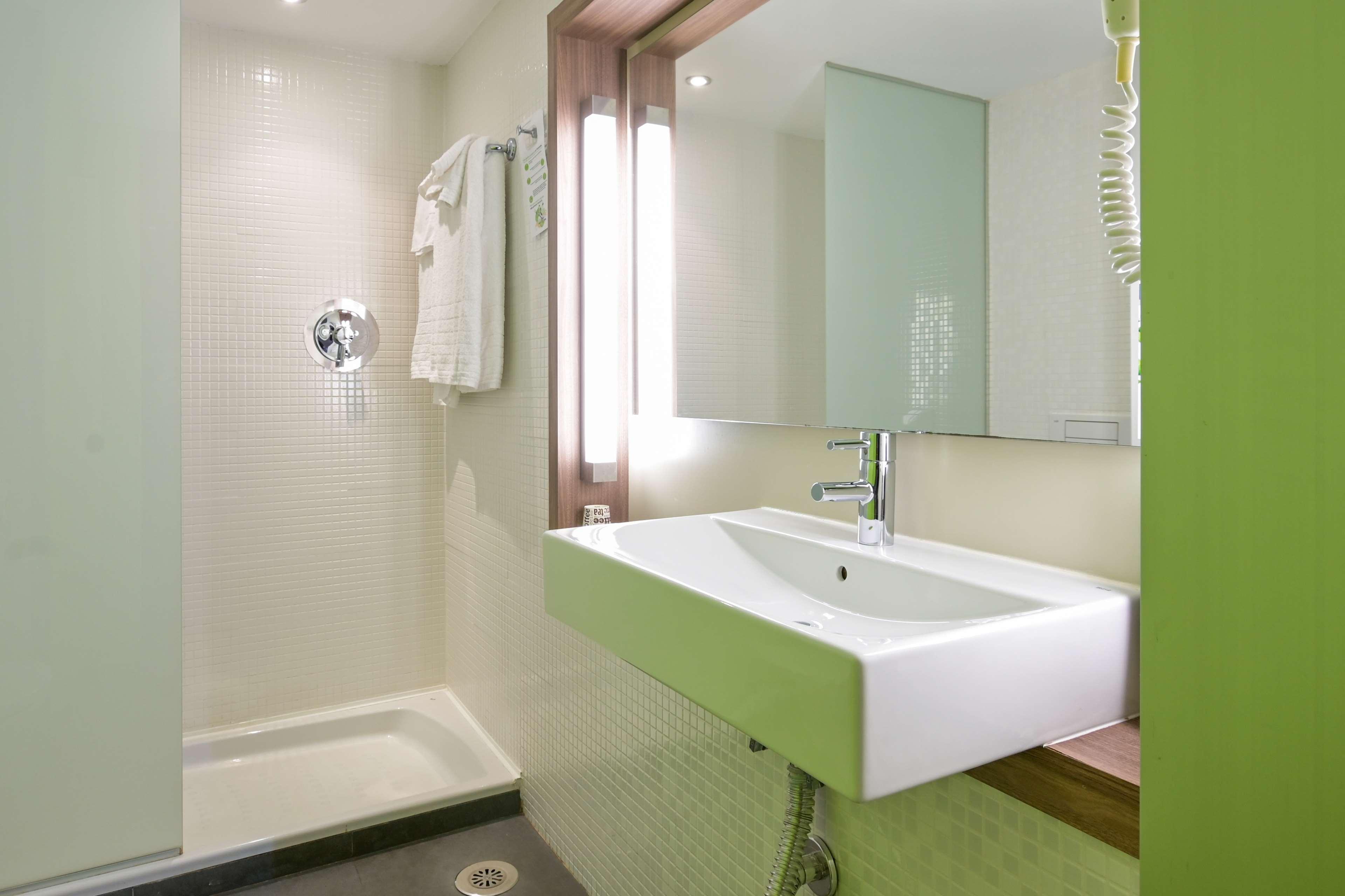 Travelodge Airport Hotel