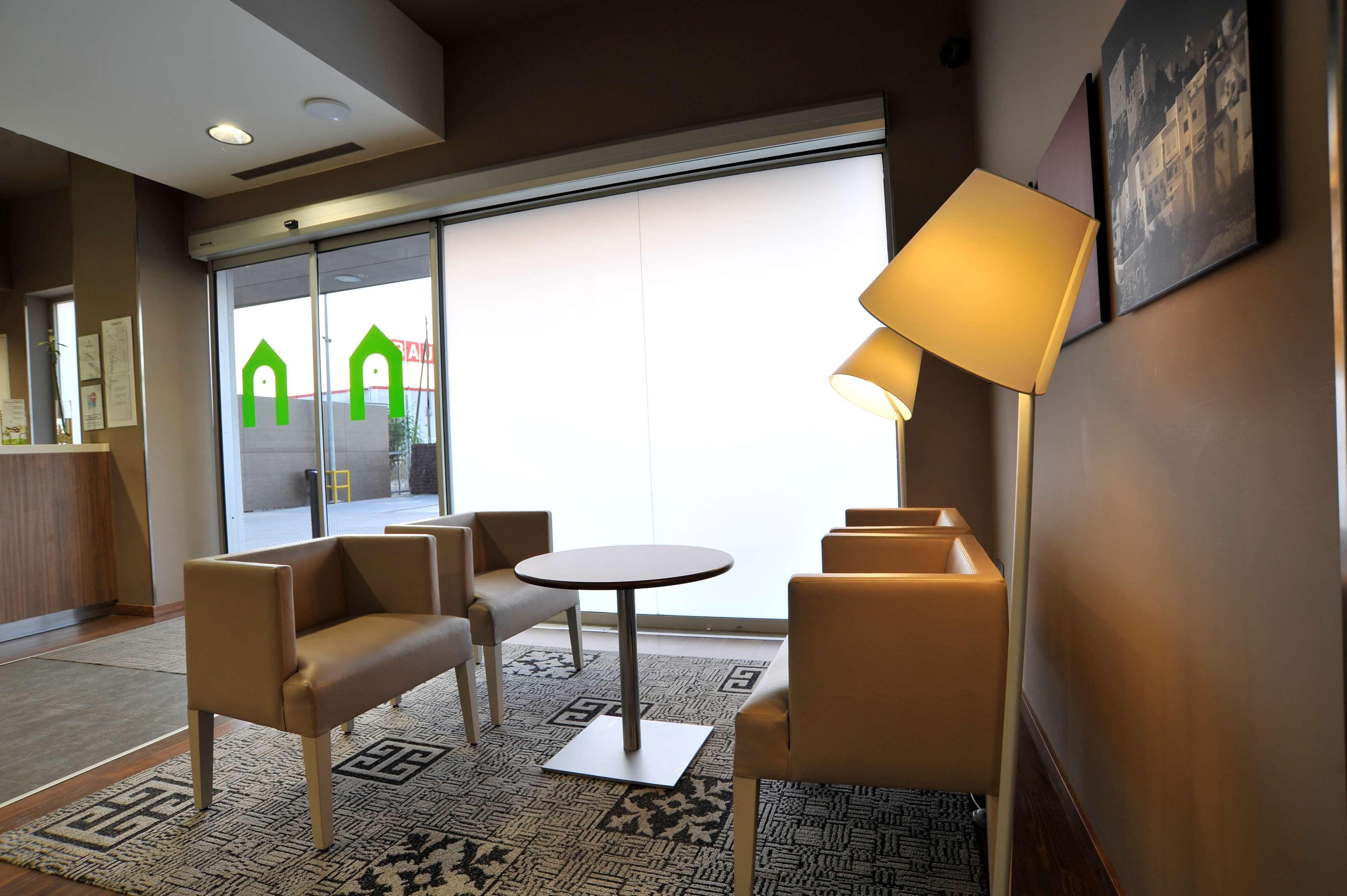 Travelodge Airport Hotel 3*