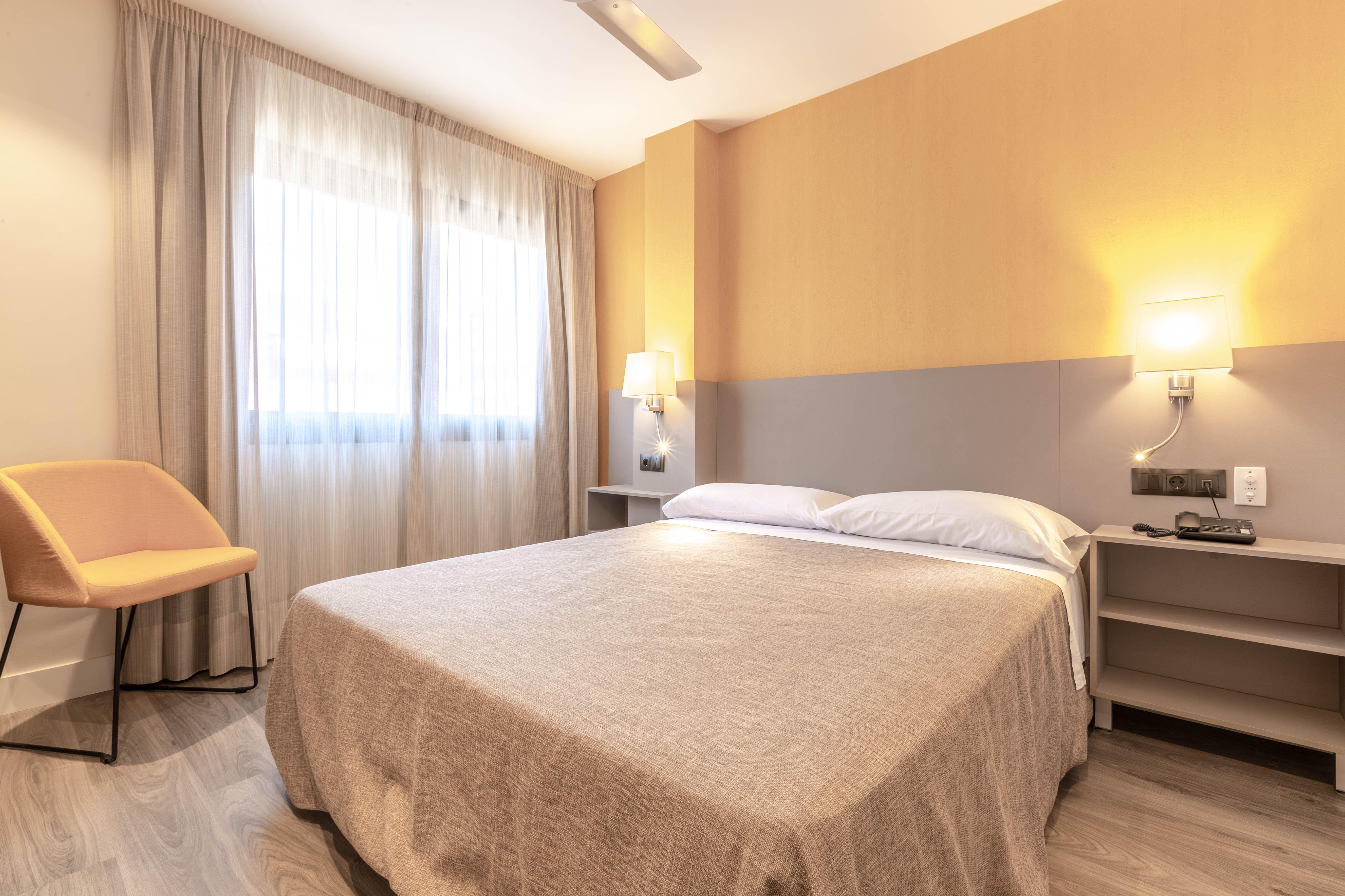 Zeus Hotel 2*