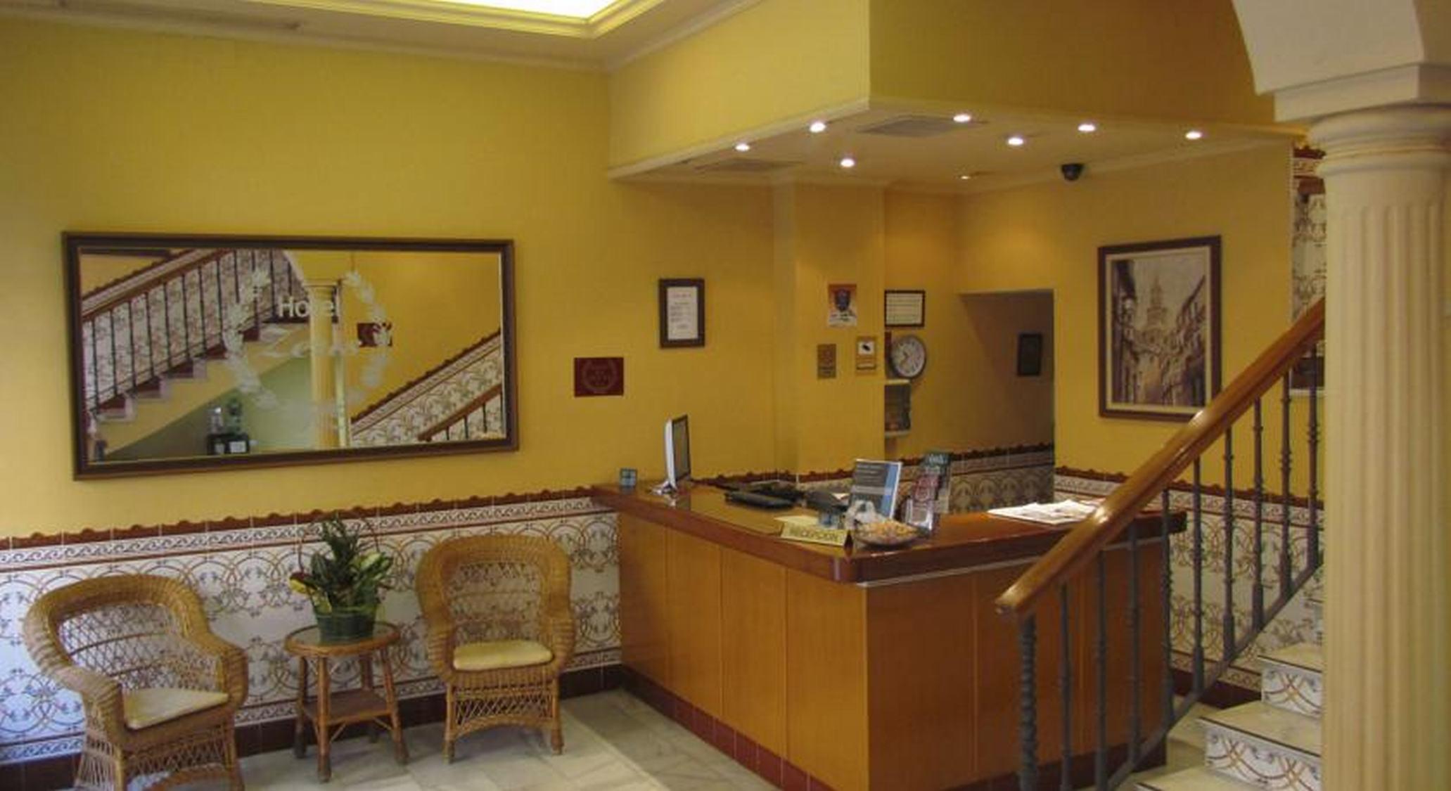 Zeus Hotel 2*