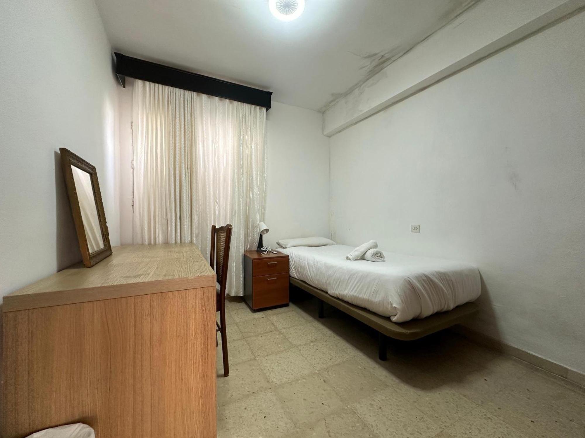 Individual En La Victoria Homestay Malaga