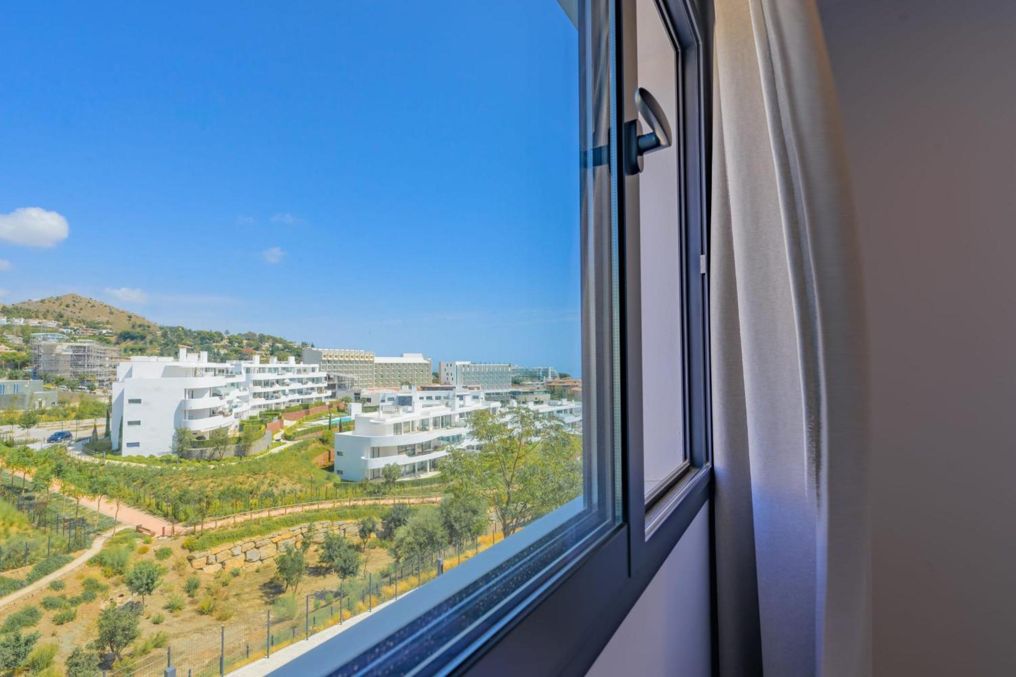 Amazing 3 Bedroom With Seaviews In Higueron Apartment Malaga