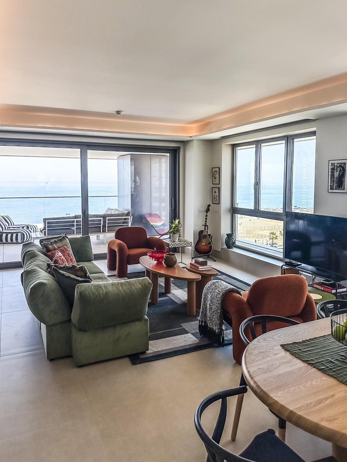 -malagasunapts-tower Living Sea Views Pool Gym Park Apartment *