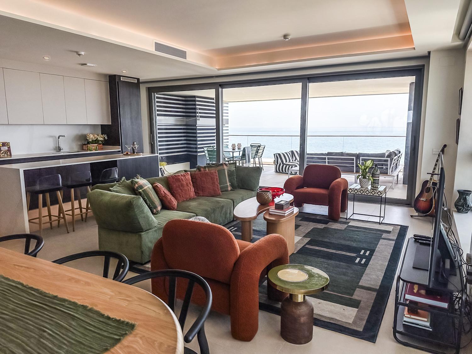 -malagasunapts-tower Living Sea Views Pool Gym Park Apartment *