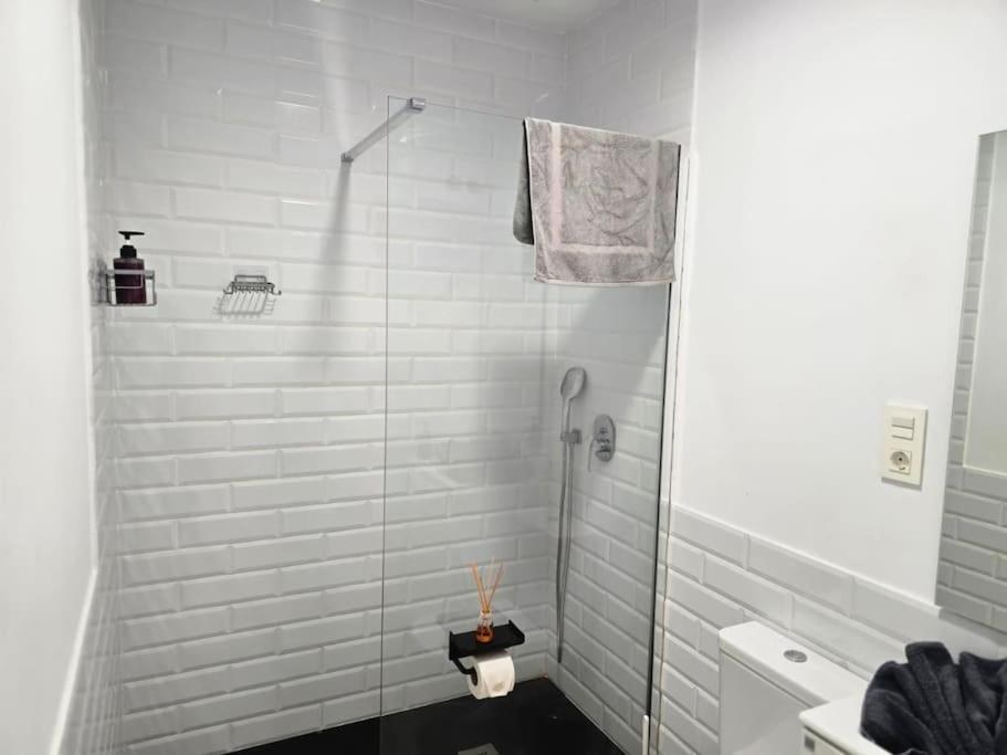 Angelos Urban Spacious Perfect For Remote Workers And Vacationers By Namaste Elite