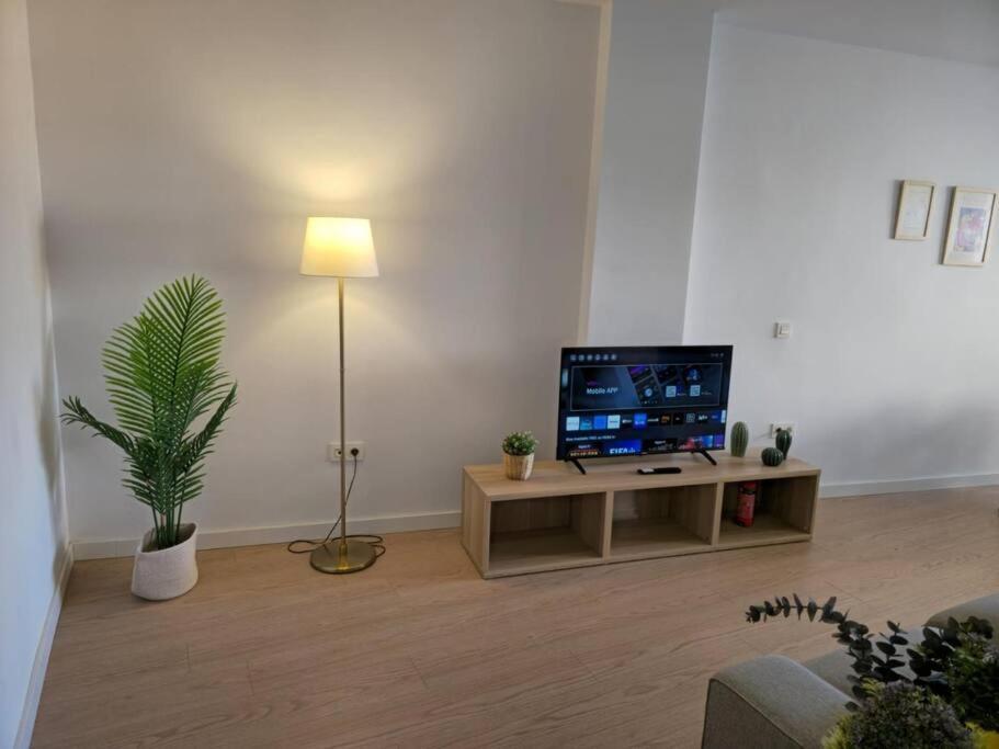 Angelos Urban Spacious Perfect For Remote Workers And Vacationers By Namaste Elite * Malaga