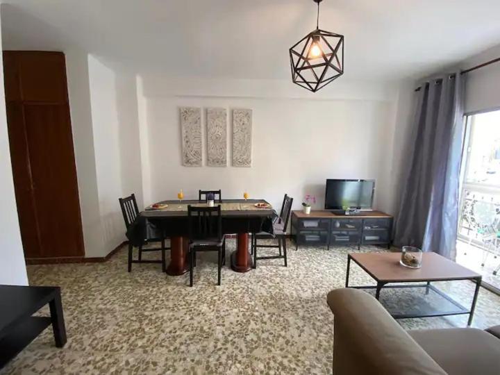 En El Centro Amplio Y Confortable Apartment Malaga