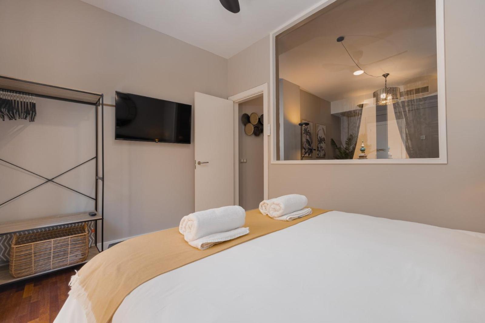 Cathedral - Plaza Del Obispo Apartment
