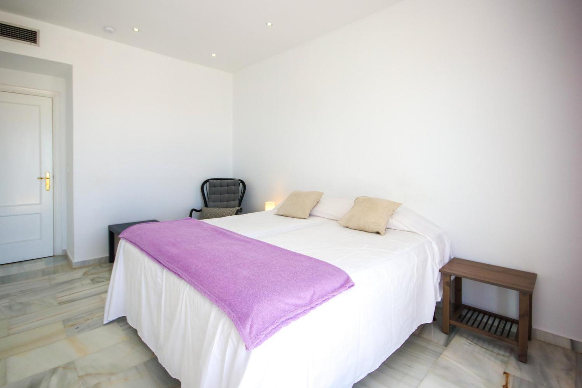 Three Bedroom La Mairena Elviria Apartment