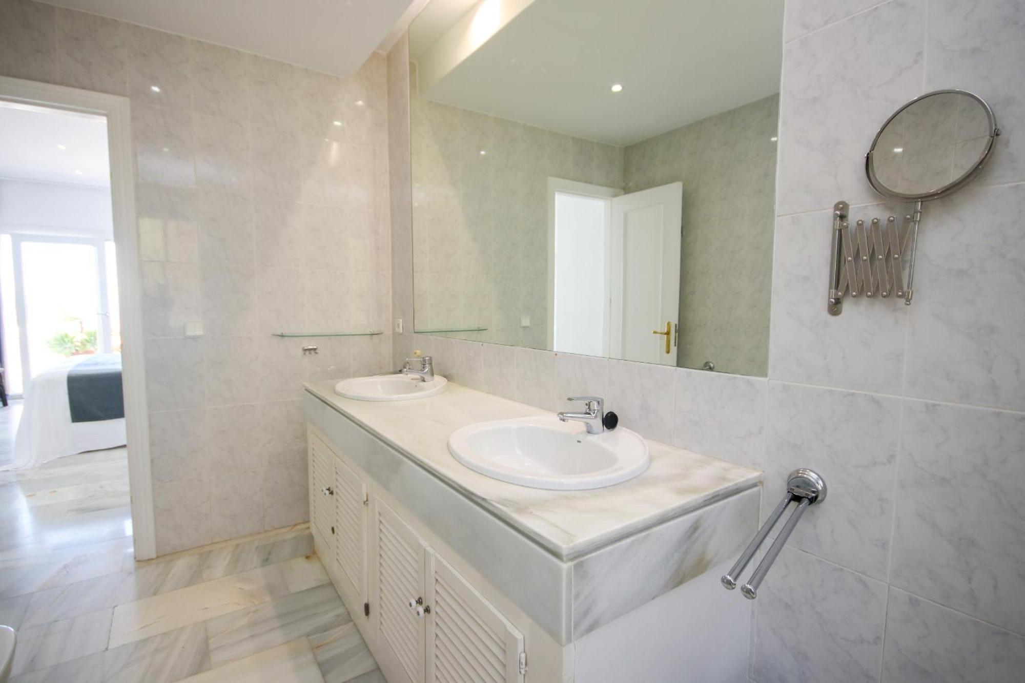Three Bedroom La Mairena Elviria Apartment Ojén
