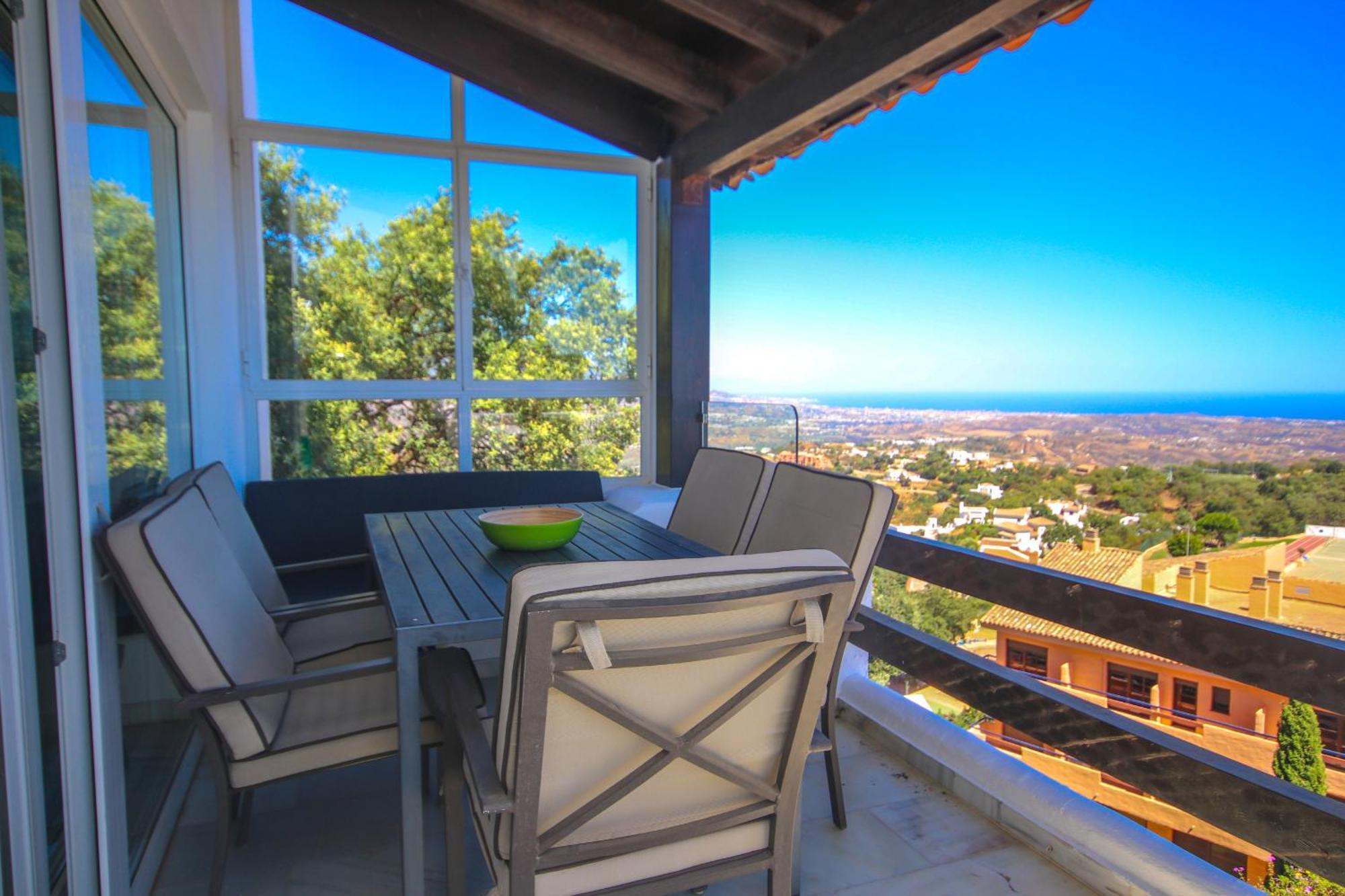 Three Bedroom La Mairena Elviria Apartment *