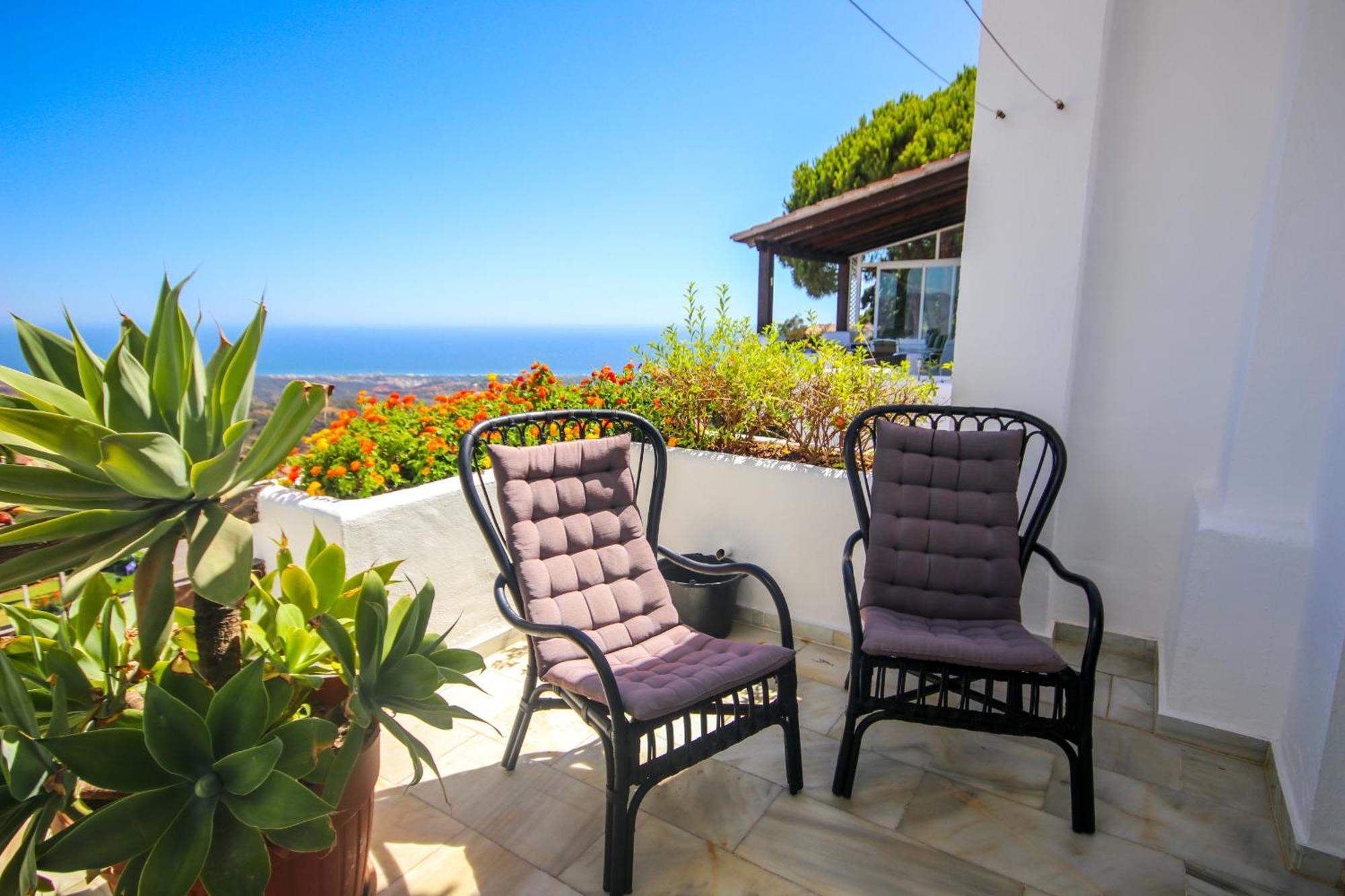 Three Bedroom La Mairena Elviria *