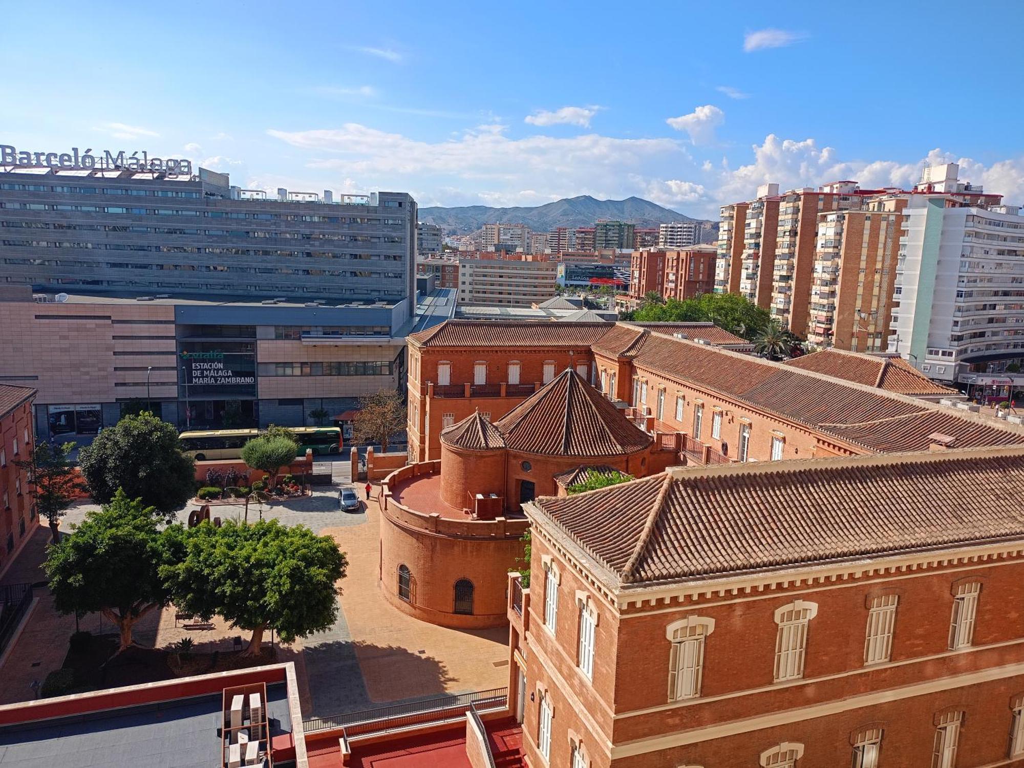 Privada Centro Cerca De La Estacion De Tren Maria Zambrano Y Del Centro Historico Y De La Playa Homestay