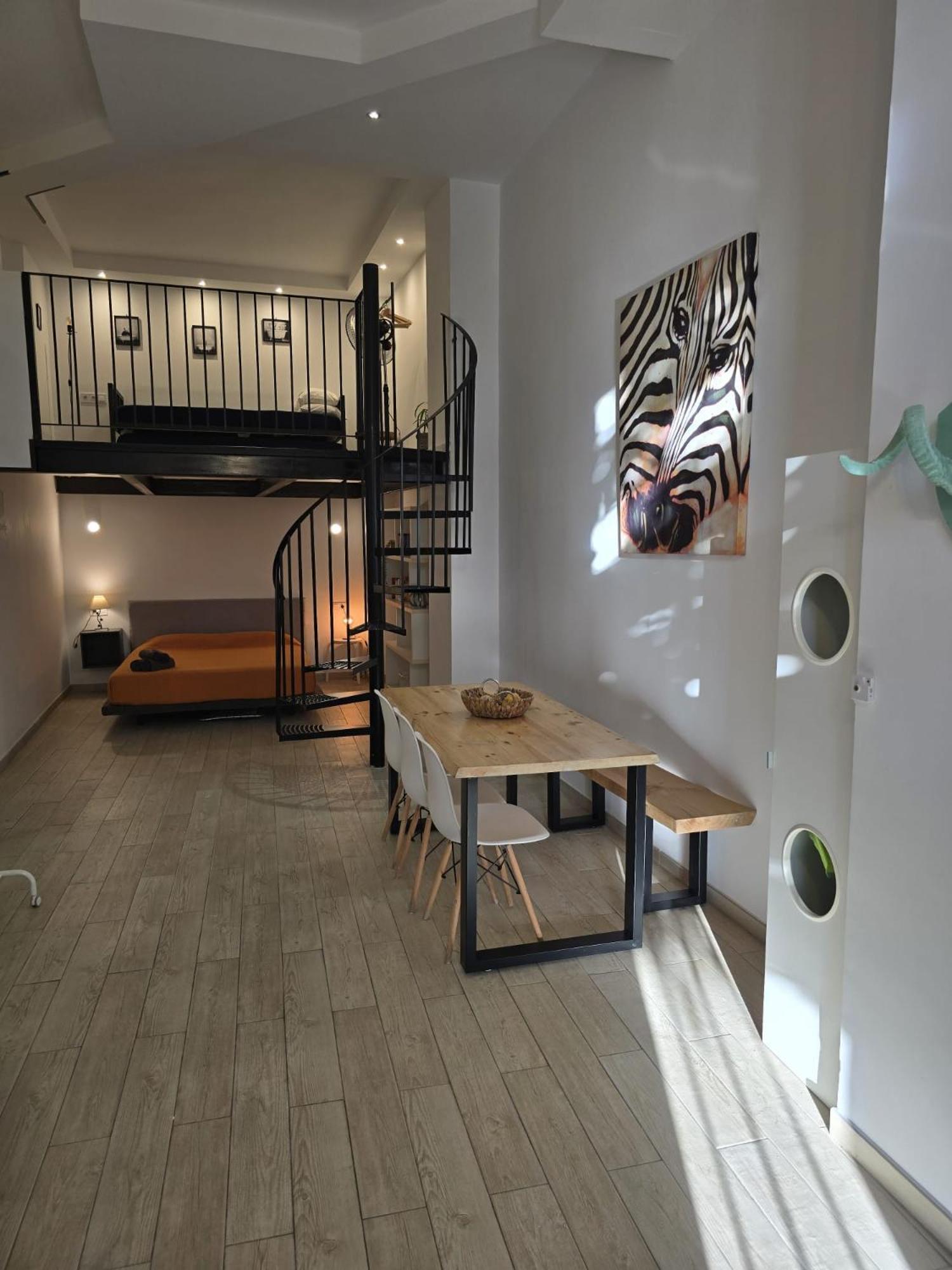 Vintage Duplex With Jacuzzi Appartement