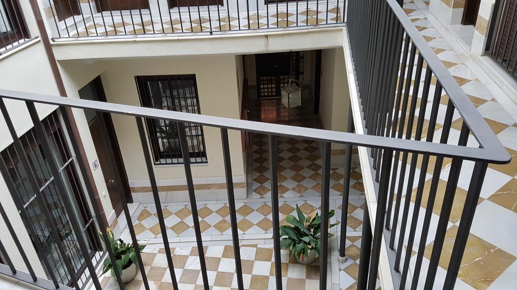 Lyrioshomes Treboles Malaga