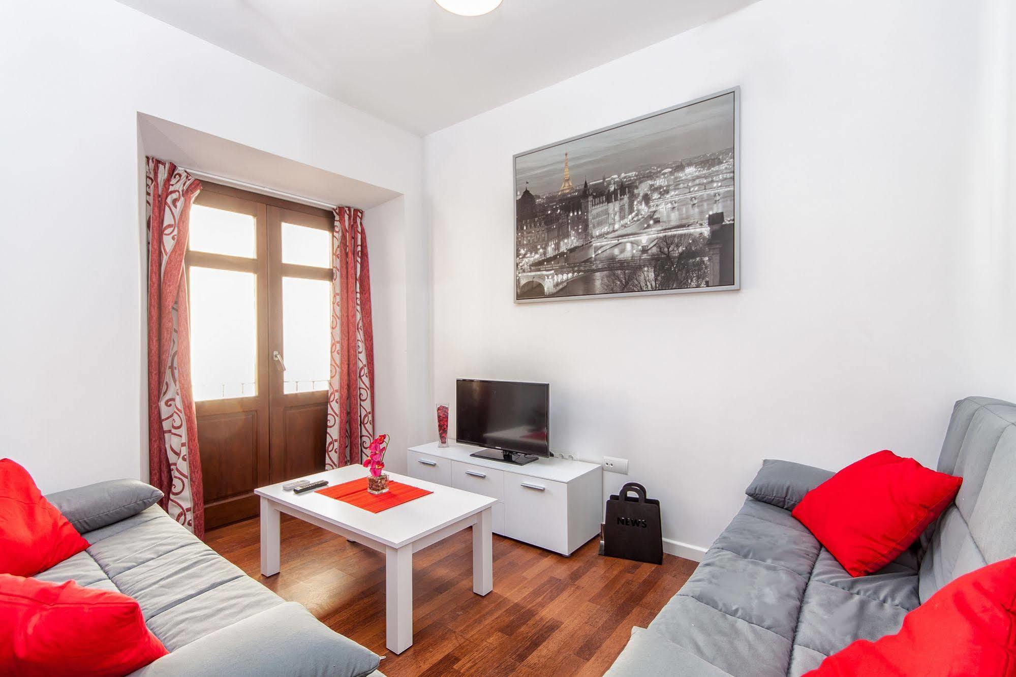 Feelathome Merced Apartment