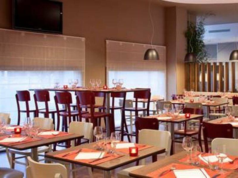Travelodge Airport Hotel 3*