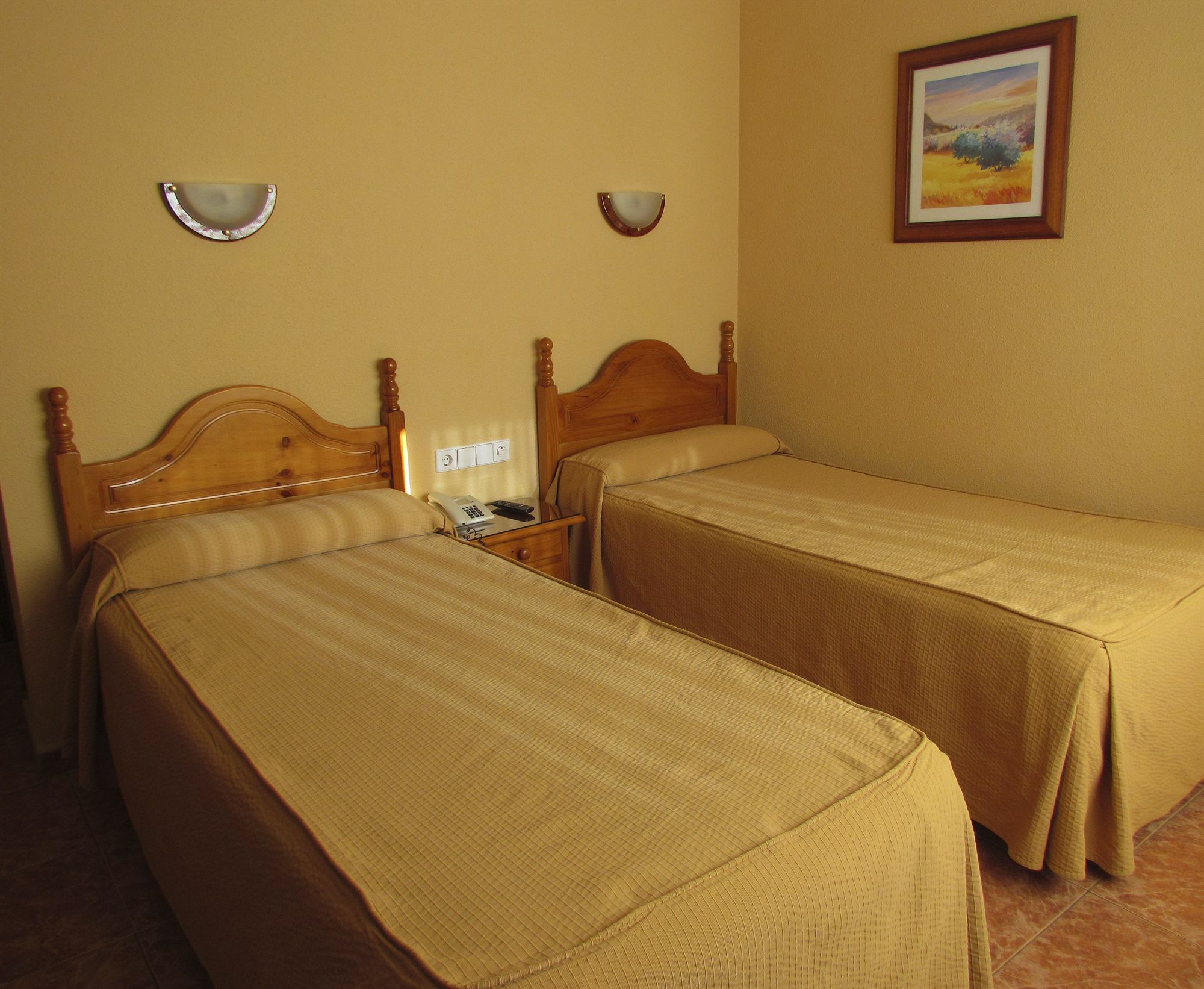 Zeus Hotel 2*