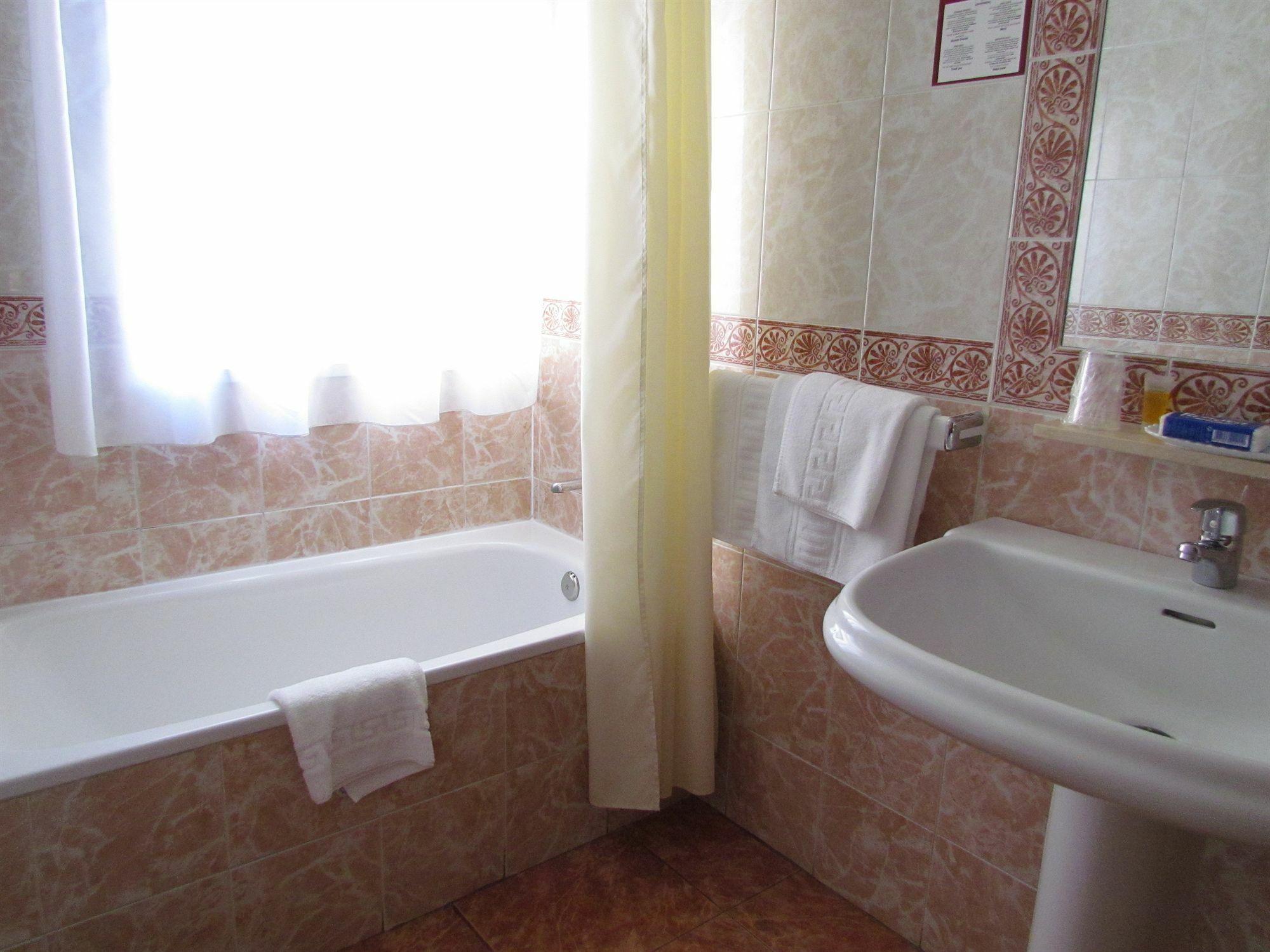 Zeus Hotel 2*