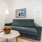 Debambu Larios