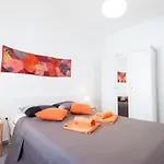 Bollywood Style Apartment 4Th Floor By Stairs