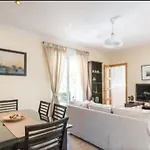 Amazing City Center Apartment