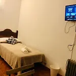 Low Cost Rooms Malaga River