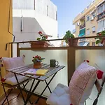 Luminoso apartamento de dos habitaciones con terraza y parking en el centro