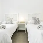C54 - Homey Apartment 2 Bedroom In Town