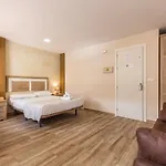 Apartamentos Lola Beach