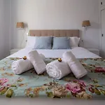 Central And Beautiful Apartment - Free Parking