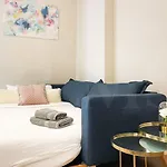 Cozy Apartment With Parking In The Center By Rems