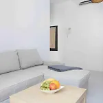 Stylish 2 Bedroom Apartment Next To Lamerced Plaza