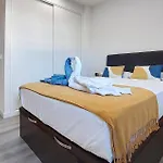 Cozy Apartment In Malaga With Kitchen