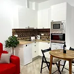 Malasana 51, New Art Apartment, Breakfast Included, Historic Center, Quite Neighborhood, Ml