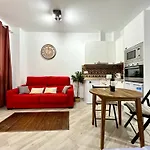Malasana 51, New Art Apartment, Breakfast Included, Historic Center, Quite Neighborhood, Ml