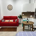 Malasana 51, New Art Apartment, Breakfast Included, Historic Center, Quite Neighborhood, Ml