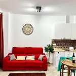 Malasana 51, New Art Apartment, Breakfast Included, Historic Center, Quite Neighborhood, Ml