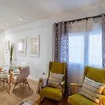 New Luxury House In The Center! Nuevo Piso De Lujo En El Centro.