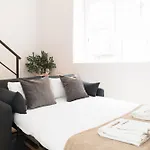 C06 Stylish Studio In Downtown