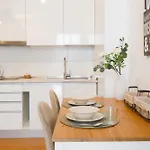 C15 - Charming Modern Studio In The Centre
